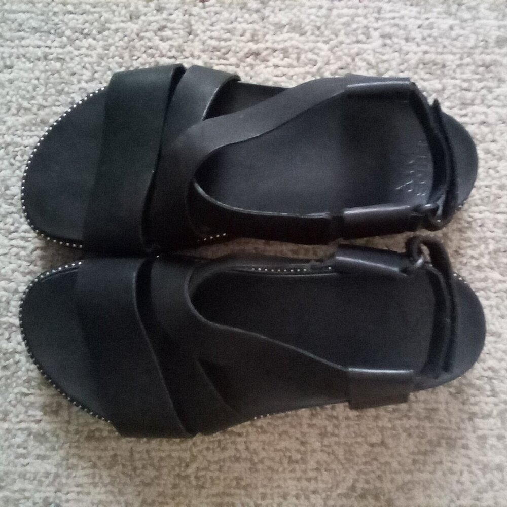 Sorel Black Sandals With Silver Stud Accents Size 6